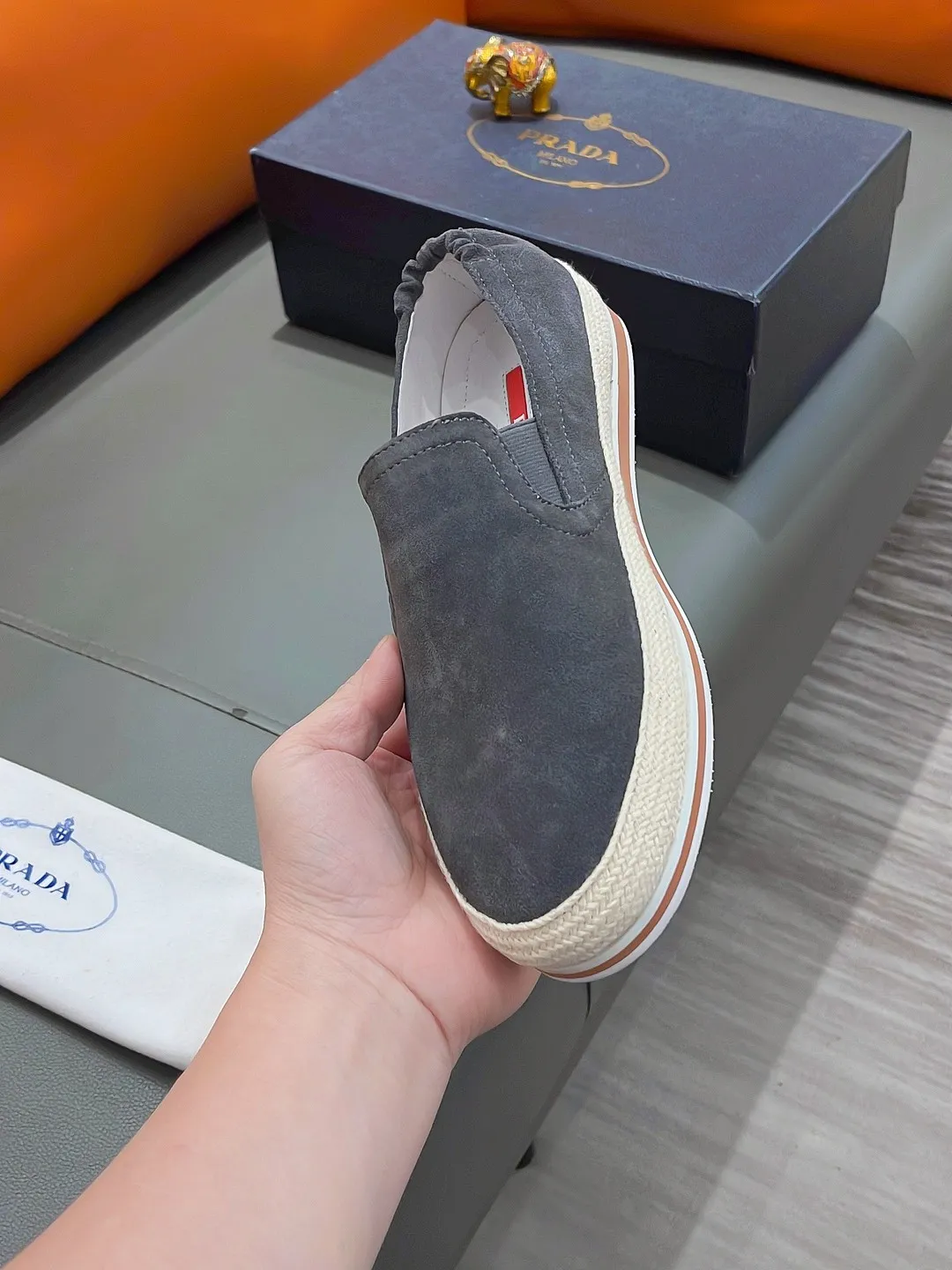 Men's shoes PRADA "Prada" P400 Regular size: 38-44 (slip-on shoes) Product materials: Selected cowhide upper, soft sheepskin foot pads, original factory special outsole.